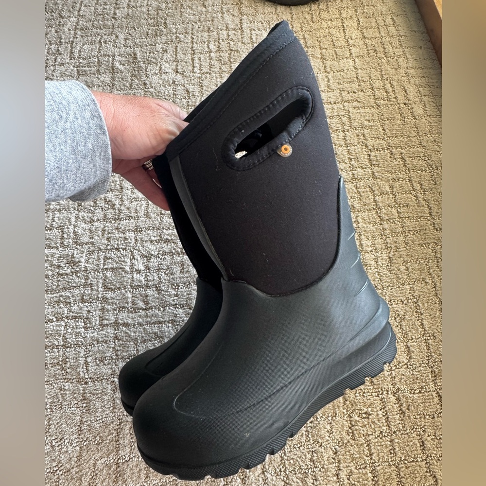 Bogs Kids size 1 Black insulated winter Boots